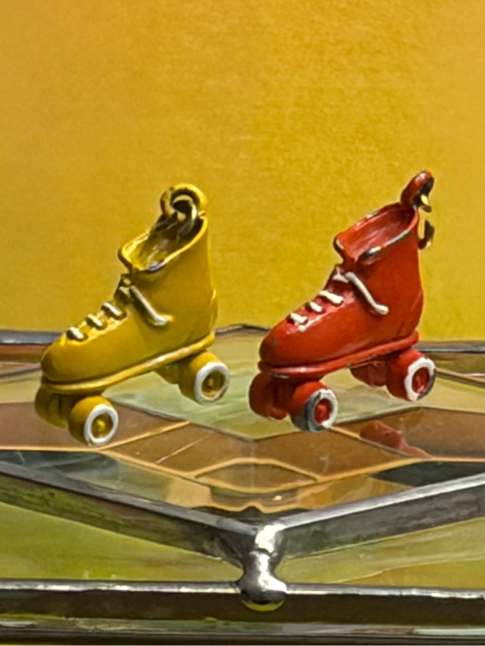Set of 2 Metal & Enamel Roller Skate charms- Yellow & Red - Retro Style